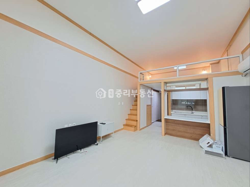 경북 칠곡군 석적읍 중리 229-8 깨끗한 옵션!! 사무실용으로 좋을만큼 사이즈가 큰 원룸입니다. 월세 매물번호 10098 사진 1