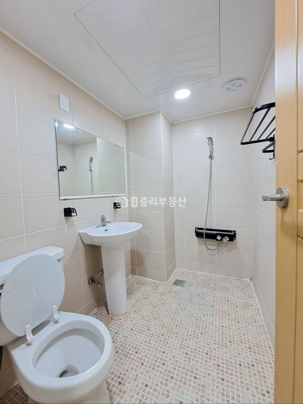 경북 칠곡군 석적읍 중리 229-8 깨끗한 옵션!! 사무실용으로 좋을만큼 사이즈가 큰 원룸입니다. 월세 매물번호 10098 사진 6