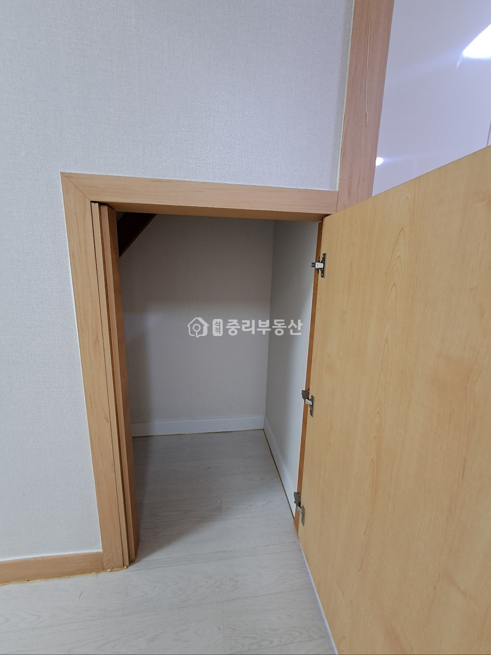 경북 칠곡군 석적읍 중리 229-8 깨끗한 옵션!! 사무실용으로 좋을만큼 사이즈가 큰 원룸입니다. 월세 매물번호 10098 사진 10