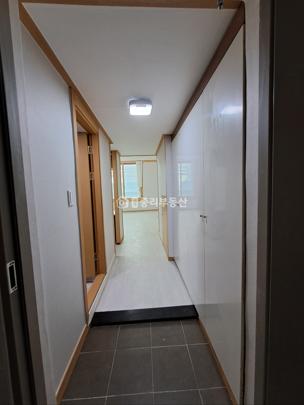 경북 칠곡군 석적읍 중리 229-8 깨끗한 옵션!! 사무실용으로 좋을만큼 사이즈가 큰 원룸입니다. 월세 매물번호 10098 사진 11