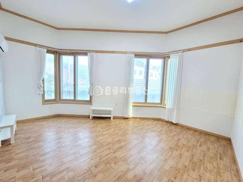 경북 칠곡군 석적읍 중리 229-8 공원뷰~ 탁트인 전망.. 창이 커서 해가 많이 드는 남동향 복층원룸입니다~ 월세 매물번호 10101 사진 3