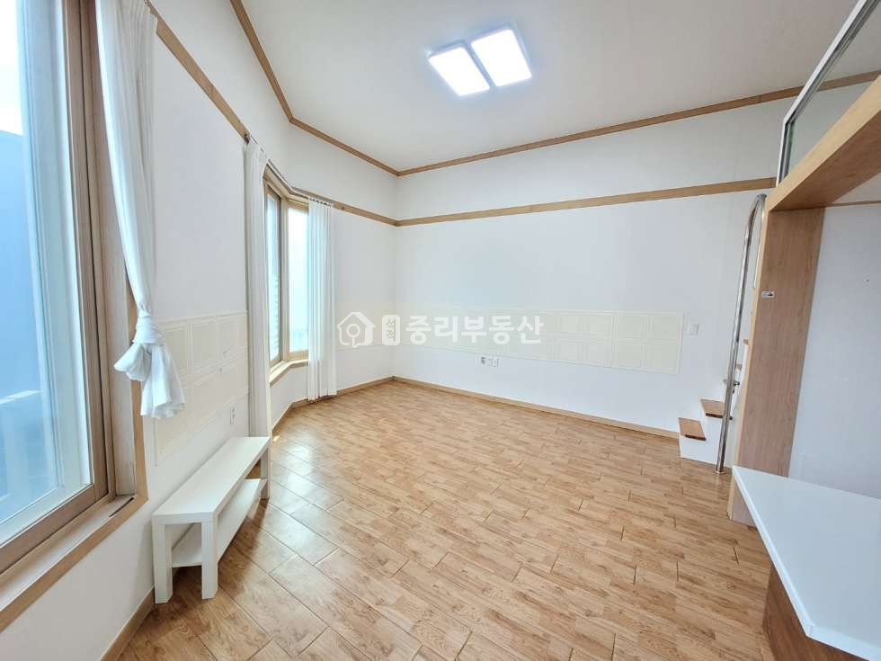 경북 칠곡군 석적읍 중리 229-8 공원뷰~ 탁트인 전망.. 창이 커서 해가 많이 드는 남동향 복층원룸입니다~ 월세 매물번호 10101 사진 4