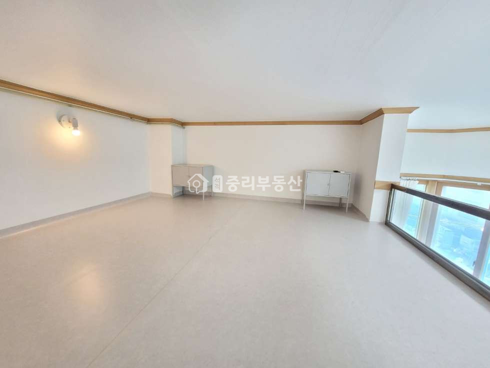 경북 칠곡군 석적읍 중리 229-8 공원뷰~ 탁트인 전망.. 창이 커서 해가 많이 드는 남동향 복층원룸입니다~ 월세 매물번호 10101 사진 7