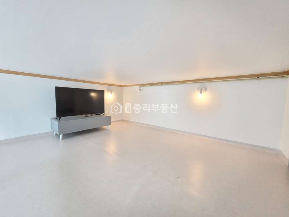 경북 칠곡군 석적읍 중리 229-8 공원뷰~ 탁트인 전망.. 창이 커서 해가 많이 드는 남동향 복층원룸입니다~ 월세 매물번호 10101 사진 8