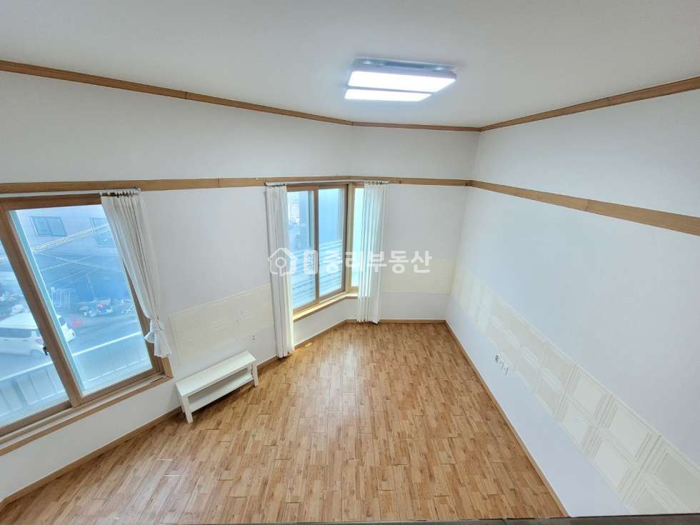 경북 칠곡군 석적읍 중리 229-8 공원뷰~ 탁트인 전망.. 창이 커서 해가 많이 드는 남동향 복층원룸입니다~ 월세 매물번호 10101 사진 9