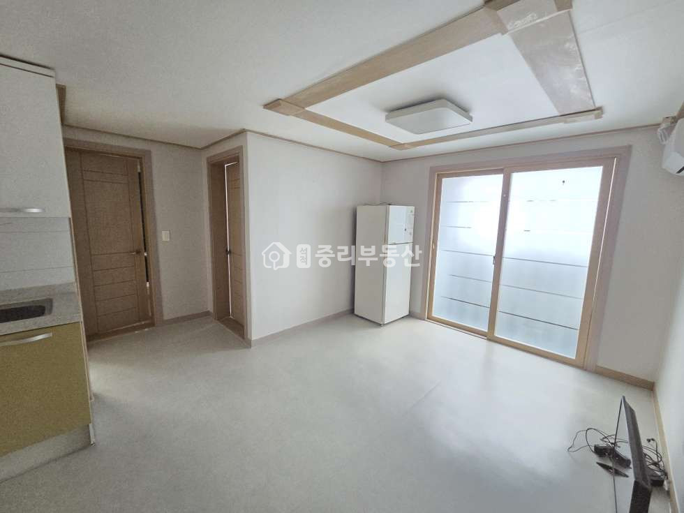 경북 칠곡군 석적읍 중리 229-14 (하늘정원빌) 증간층 동향. 부분 수리해서 깔끔한 투룸입니다. 월세 매물번호 10381 사진 1