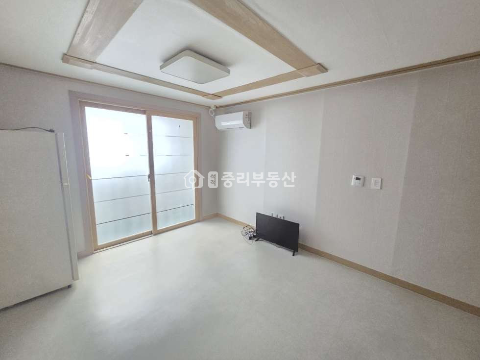 경북 칠곡군 석적읍 중리 229-14 (하늘정원빌) 증간층 동향. 부분 수리해서 깔끔한 투룸입니다. 월세 매물번호 10381 사진 2